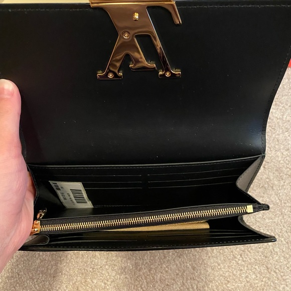 LV louise wallet $1000 - mint condition (never worn) - Picture 6 of 6